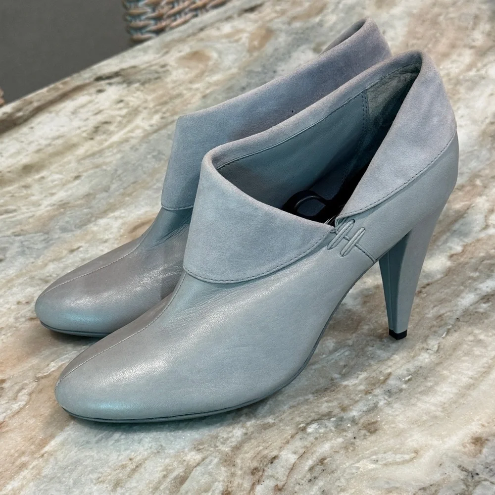 Women’s COACH Annika gray leather and suede fold over ankle booties- Size 10 - Picture 2 of 8